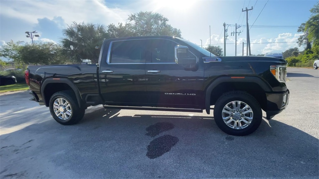2022 GMC Sierra 2500HD Denali Image 3 of 39
