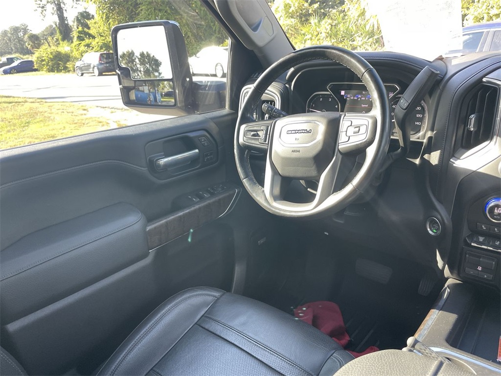 2022 GMC Sierra 2500HD Denali Image 21 of 39