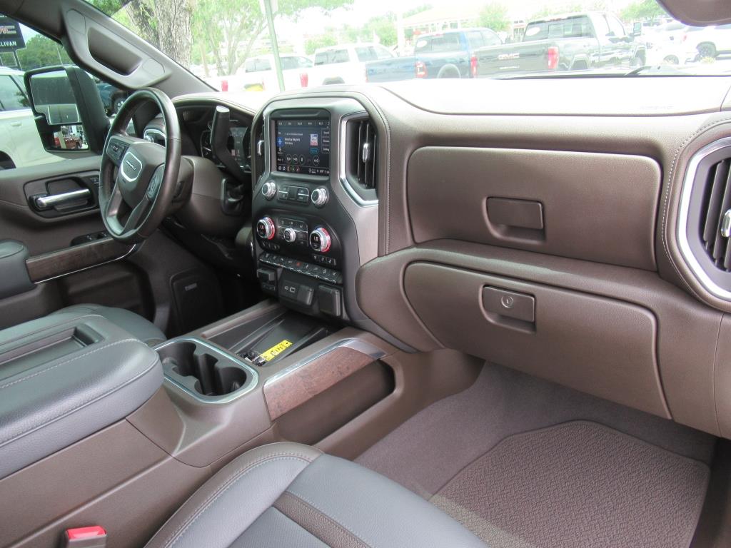 2022 GMC Sierra 2500HD Denali Image 14 of 34