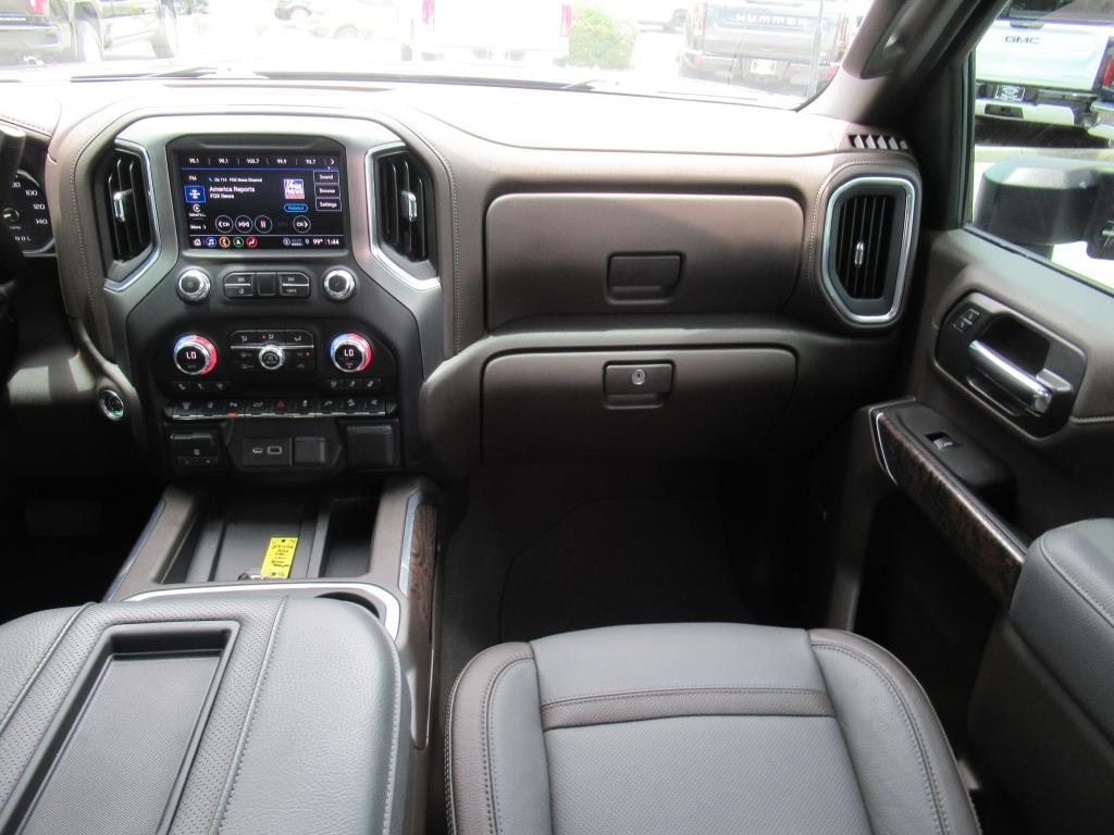 2022 GMC Sierra 2500HD Denali Image 18 of 34