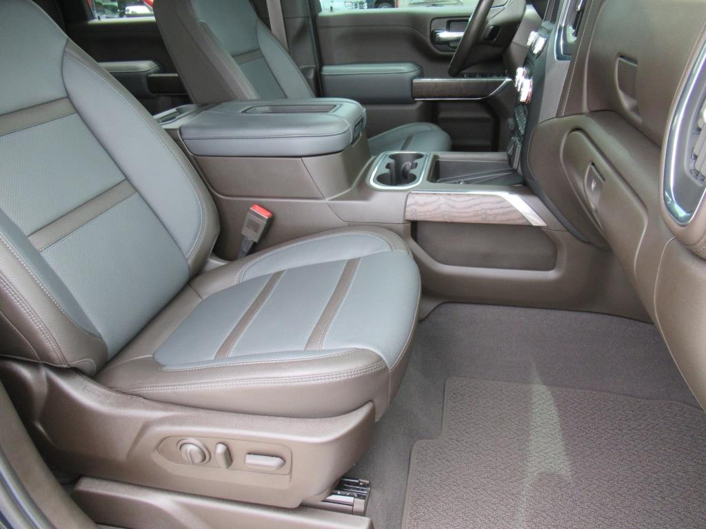2022 GMC Sierra 2500HD Denali Image 11 of 34
