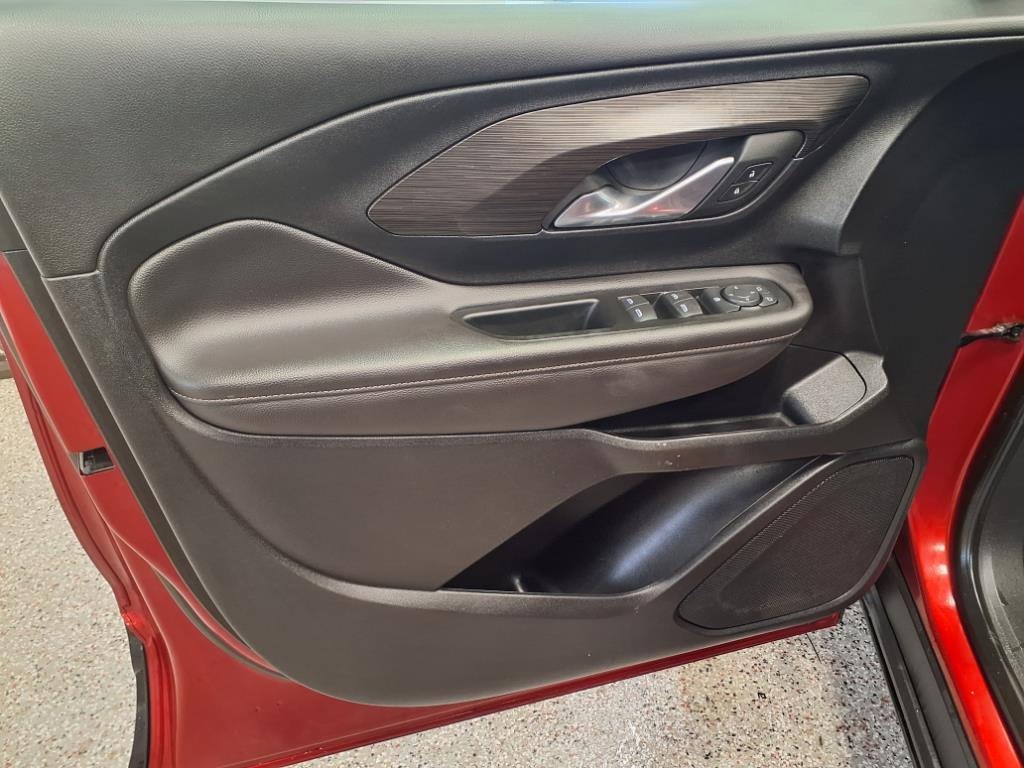 Vehicle image 13 of 23