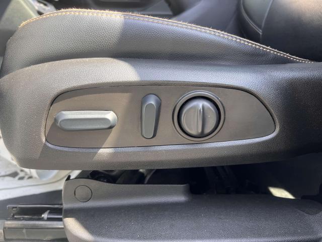Vehicle image 33 of 34