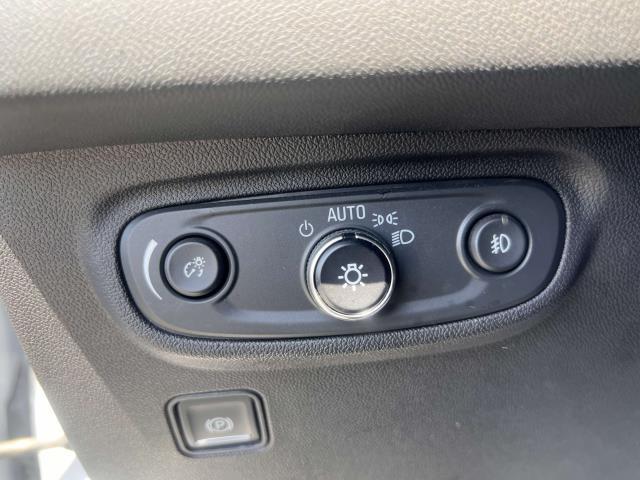 Vehicle image 17 of 34