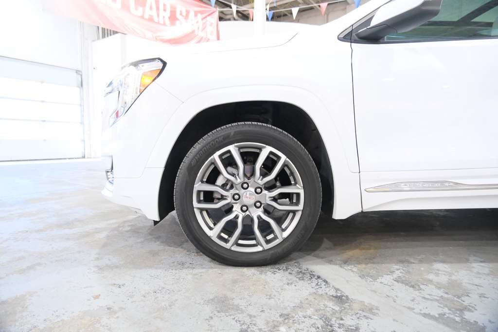 2022 GMC Terrain Denali Image 10 of 45