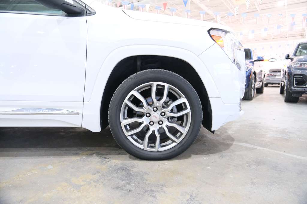 2022 GMC Terrain Denali Image 12 of 45