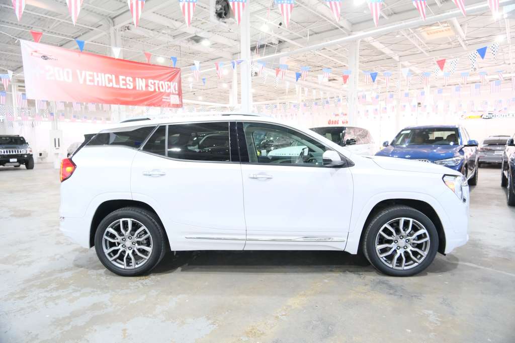 2022 GMC Terrain Denali Image 5 of 45