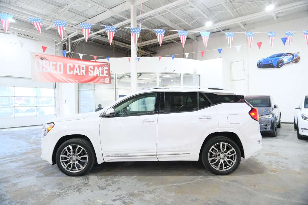 2022 GMC Terrain Denali Image 9 of 45