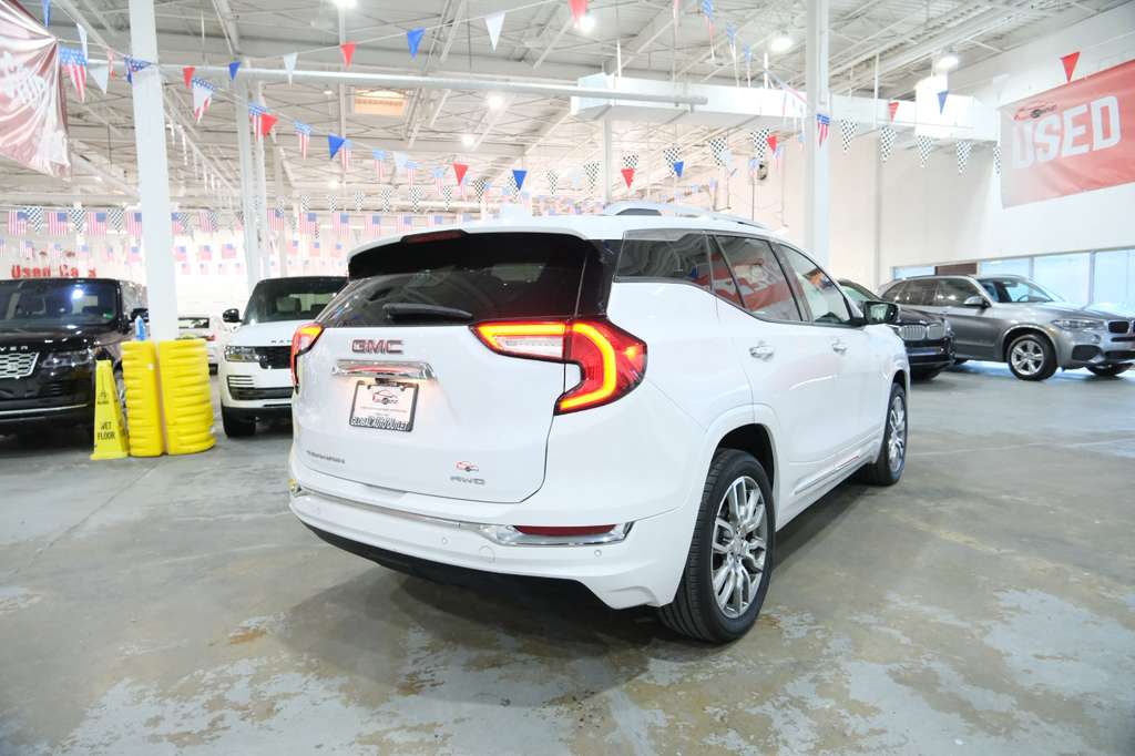 2022 GMC Terrain Denali Image 6 of 45
