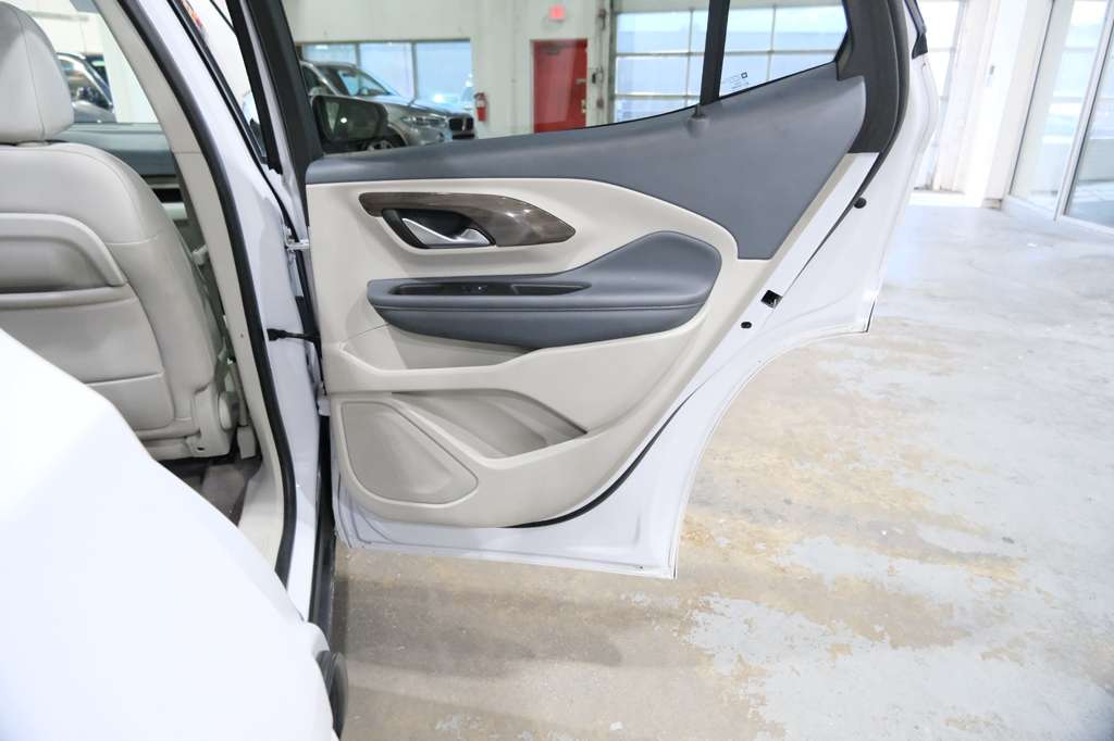 2022 GMC Terrain Denali Image 18 of 45