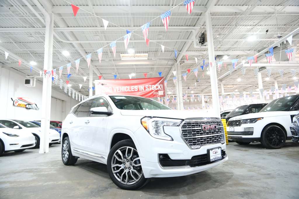 2022 GMC Terrain Denali Image 3 of 45