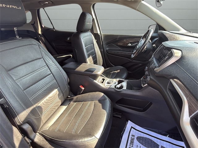 2022 GMC Terrain Denali Image 13 of 35