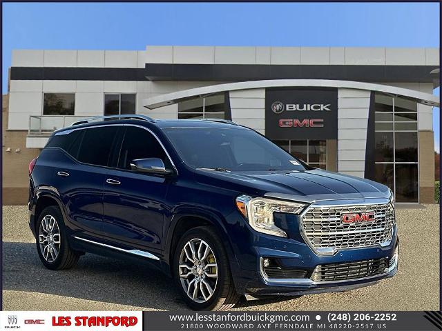 2022 GMC Terrain Denali Image 2 of 35