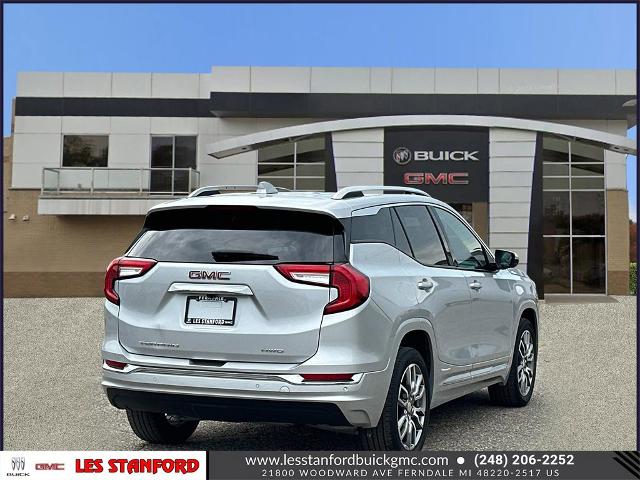 2022 GMC Terrain Denali Image 4 of 35