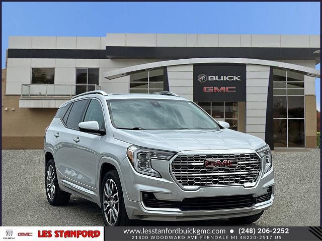 2022 GMC Terrain Denali Image 2 of 35