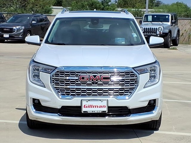 2022 GMC Terrain Denali Image 3 of 33