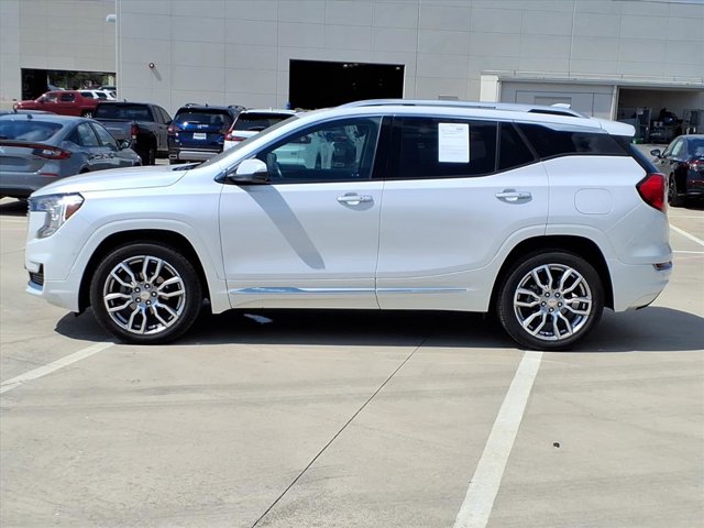 2022 GMC Terrain Denali Image 9 of 33