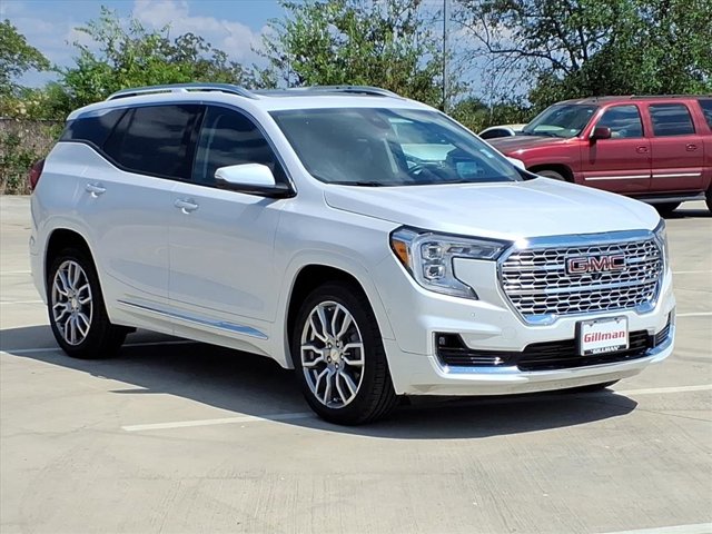 2022 GMC Terrain Denali Image 4 of 33