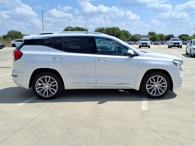 2022 GMC Terrain Denali Image 5 of 33