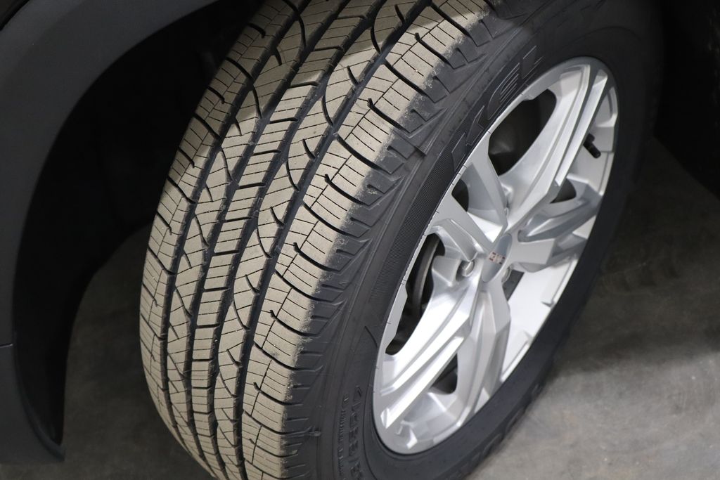 Vehicle image 33 of 38