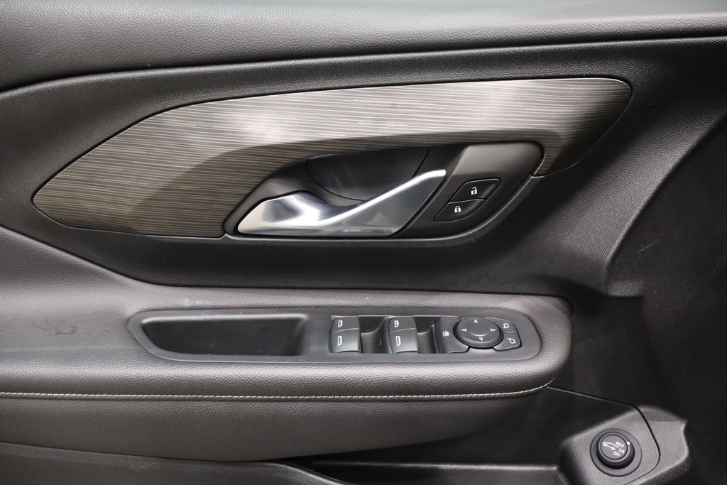 Vehicle image 13 of 38