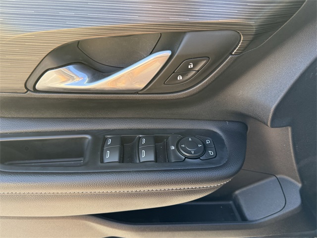 Vehicle image 18 of 27