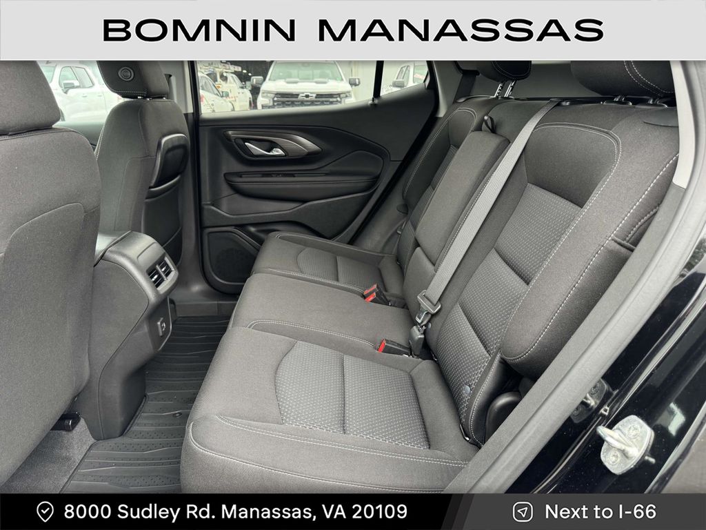 2022 GMC Terrain SLE Image 12 of 29