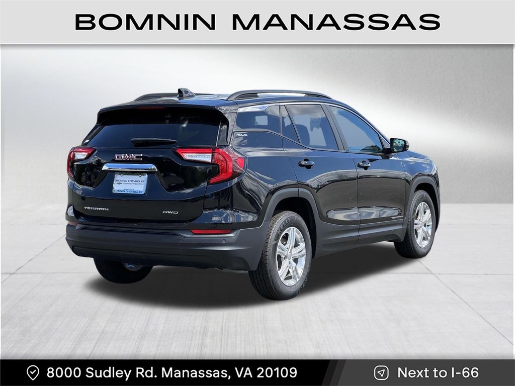 2022 GMC Terrain SLE Image 4 of 30