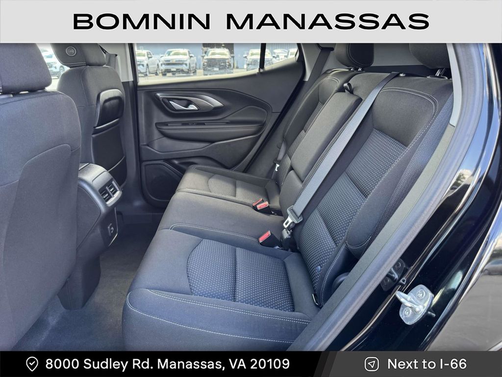 2022 GMC Terrain SLE Image 11 of 30