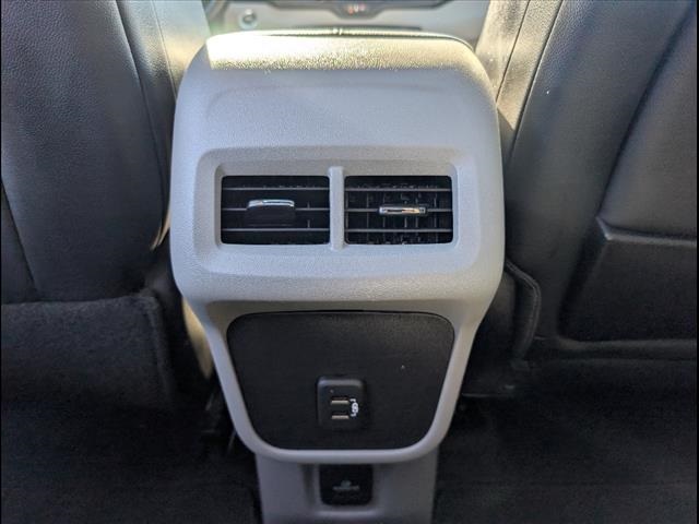 2022 GMC Terrain SLT Image 16 of 23