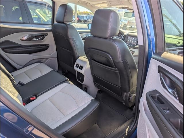 2022 GMC Terrain SLT Image 6 of 23
