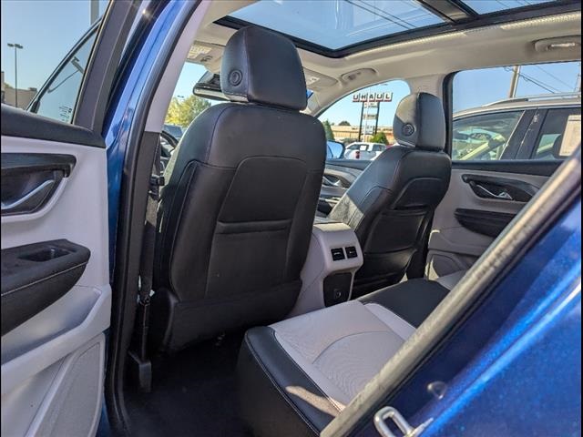 2022 GMC Terrain SLT Image 7 of 23