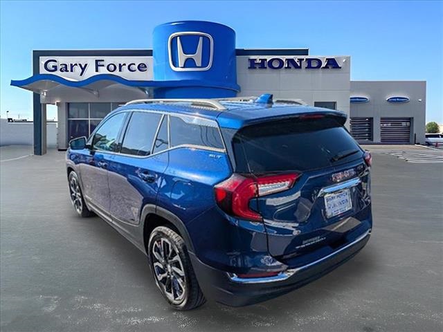 2022 GMC Terrain SLT Image 3 of 23