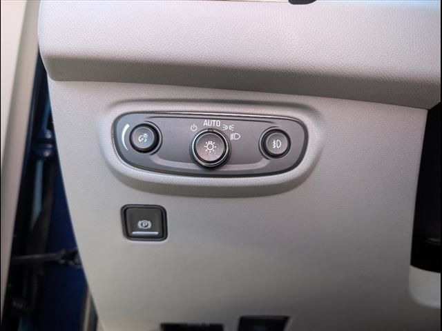 2022 GMC Terrain SLT Image 17 of 23