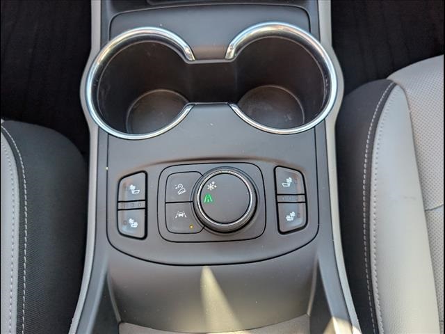 2022 GMC Terrain SLT Image 14 of 23