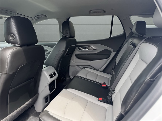 Vehicle image 11 of 19
