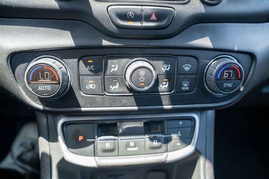 Vehicle image 22 of 34