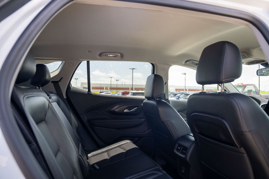 Vehicle image 12 of 34