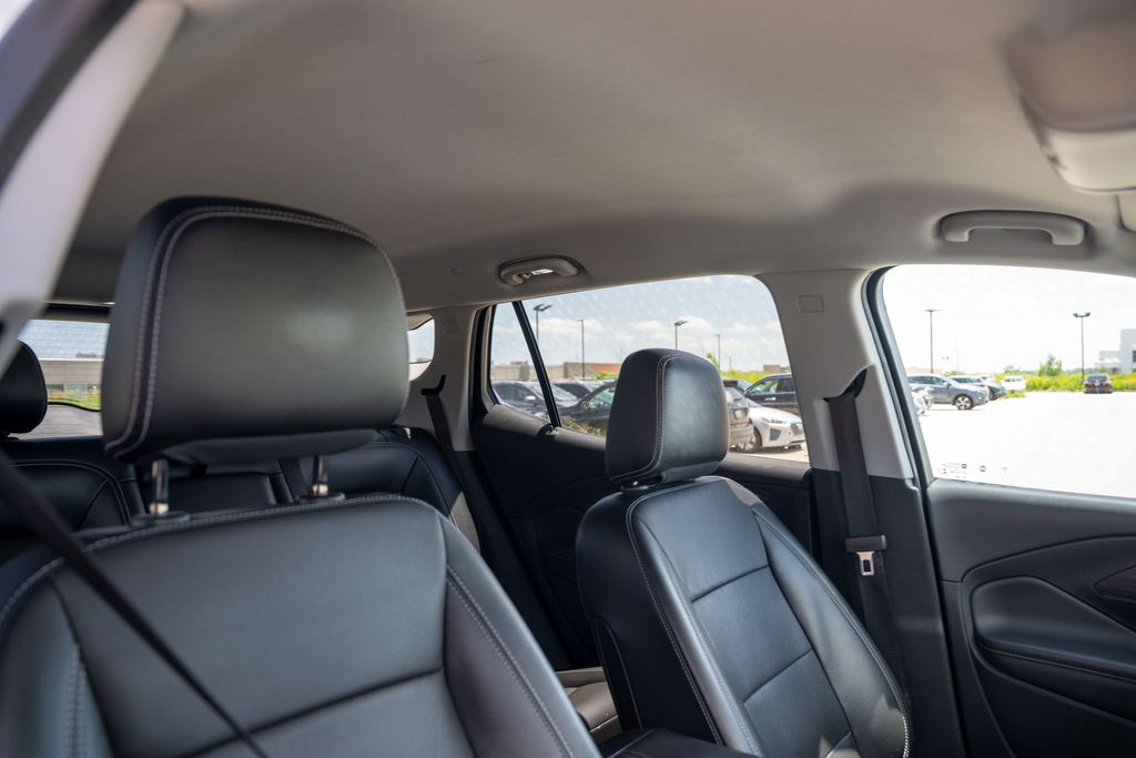 Vehicle image 11 of 34