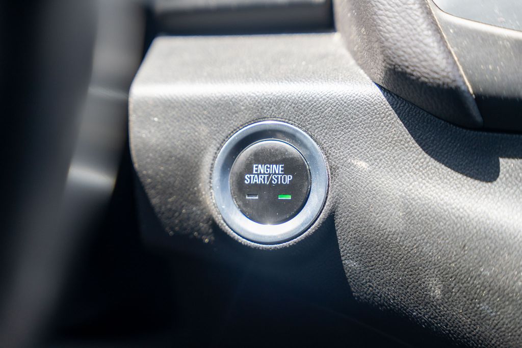 Vehicle image 25 of 34