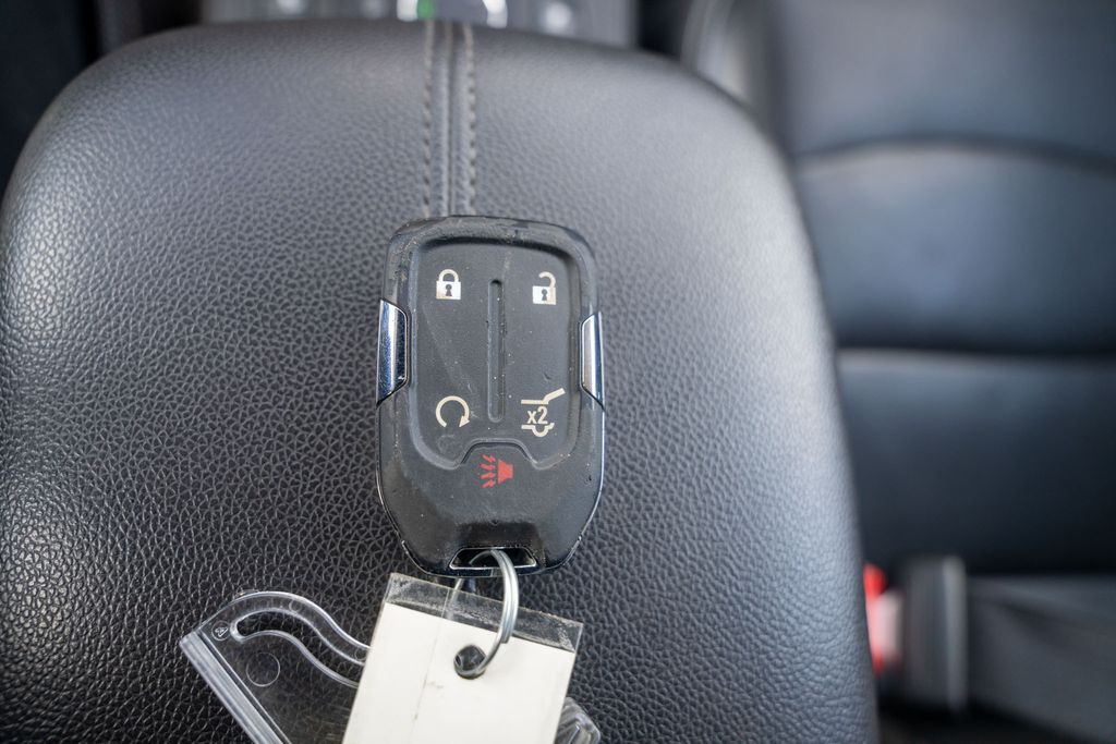 Vehicle image 23 of 34
