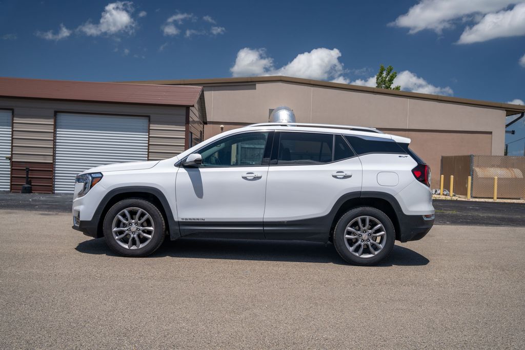Vehicle image 8 of 34