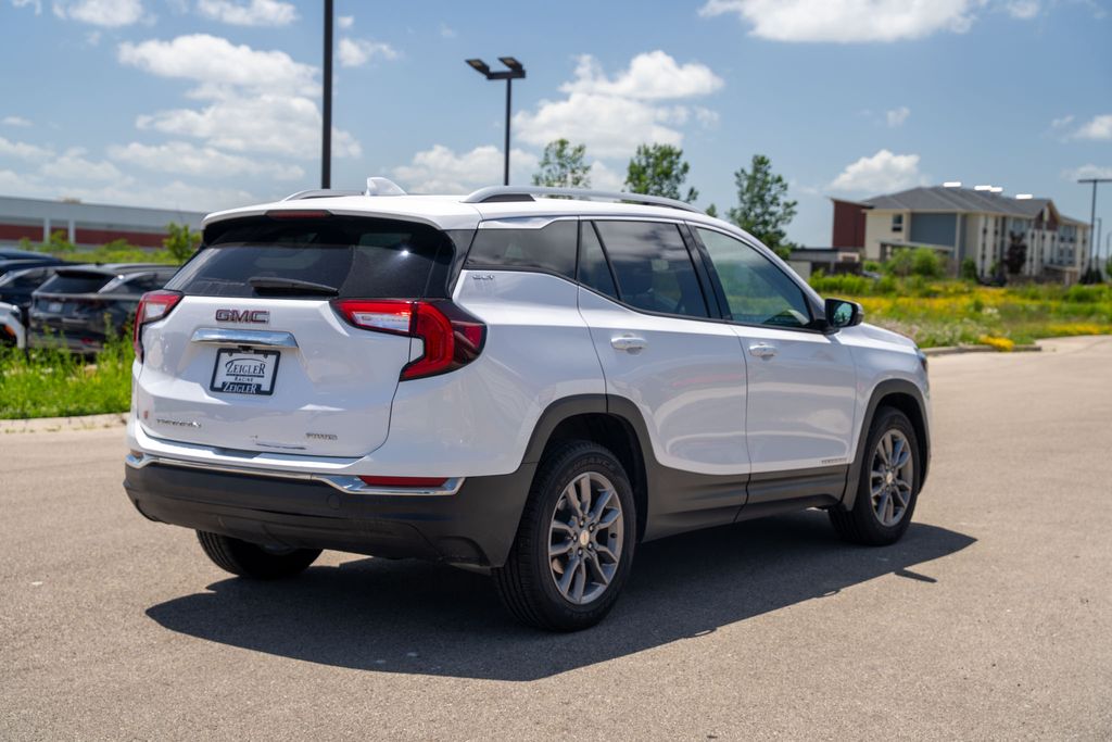 Vehicle image 5 of 34
