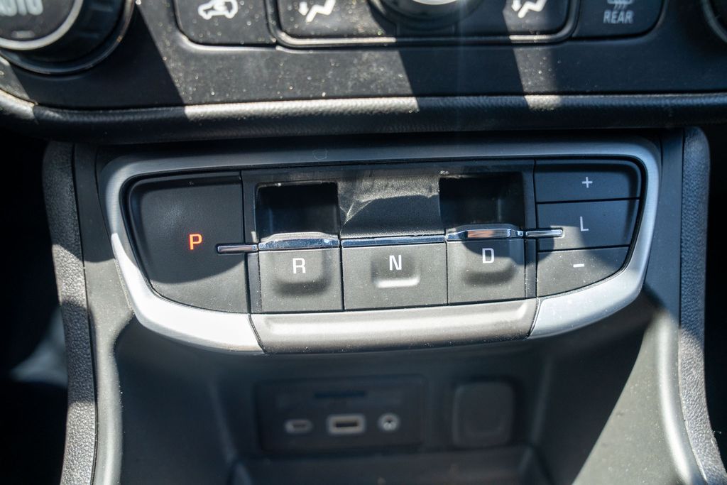 Vehicle image 29 of 34