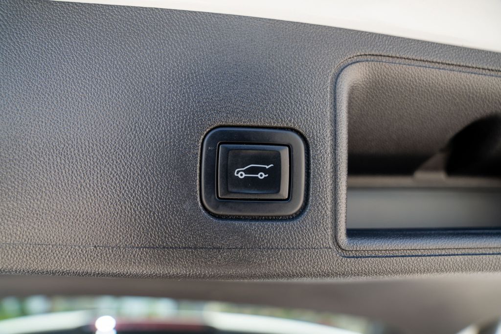 Vehicle image 24 of 34