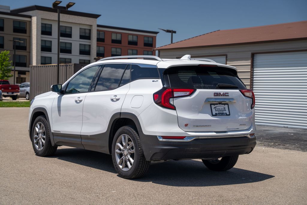 Vehicle image 7 of 34
