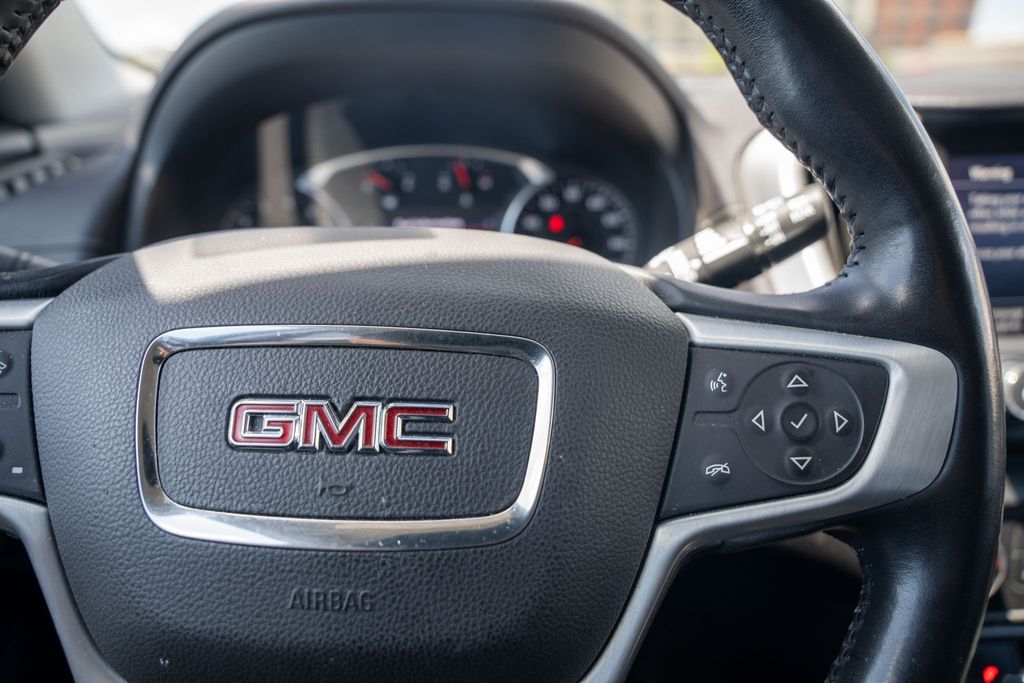 Vehicle image 17 of 34
