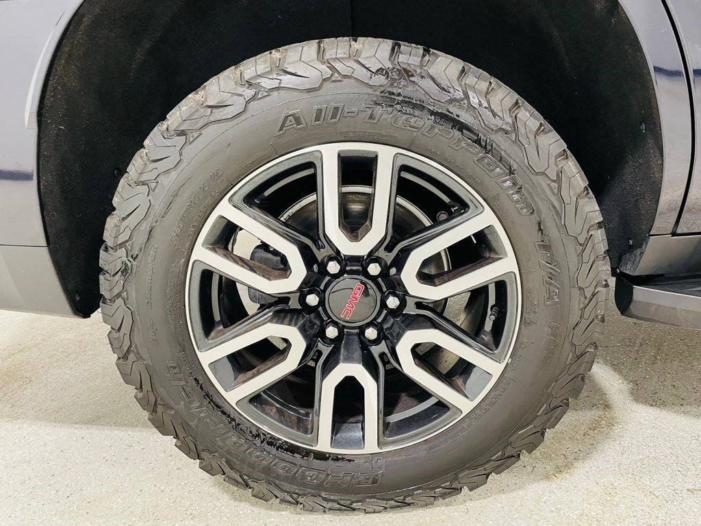 Vehicle image 23 of 51
