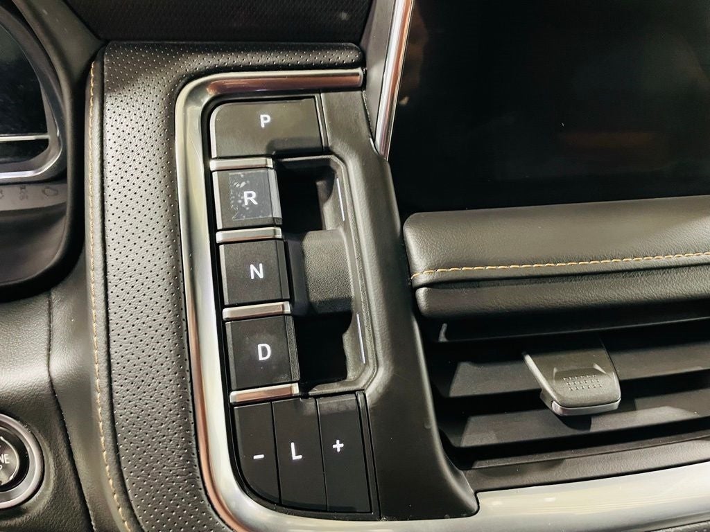 Vehicle image 43 of 51