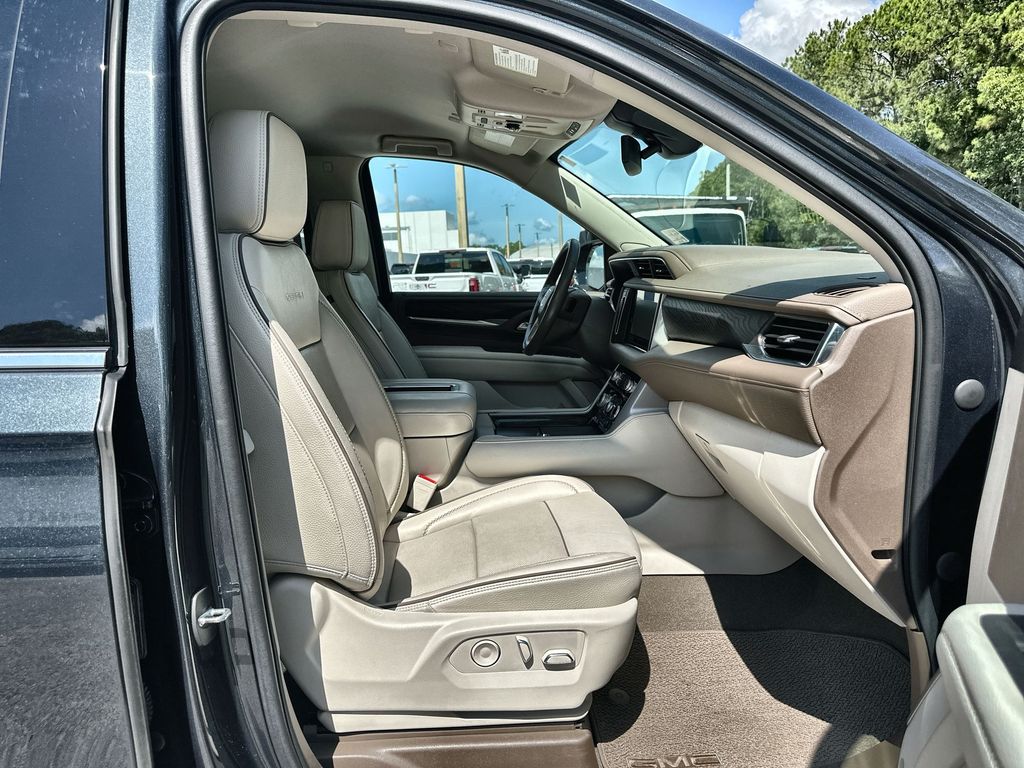 Vehicle image 31 of 35